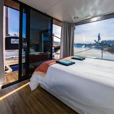 Botel Douro Floating House *